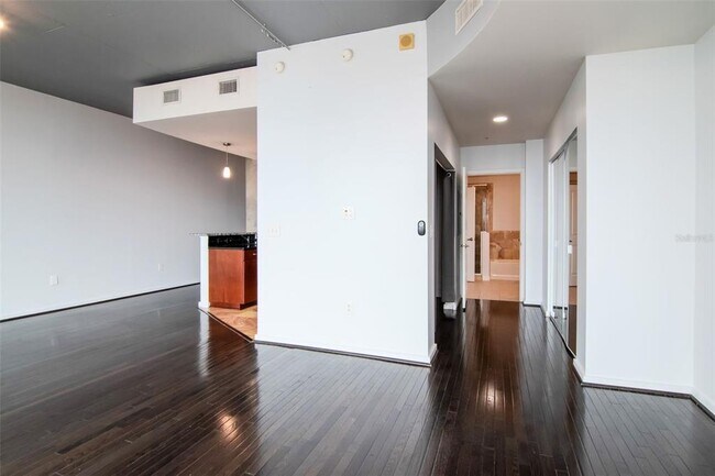 Building Photo - 777 N Ashley Dr
