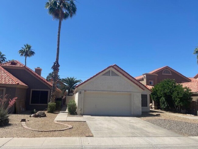 Primary Photo - Gilbert home with community pool.