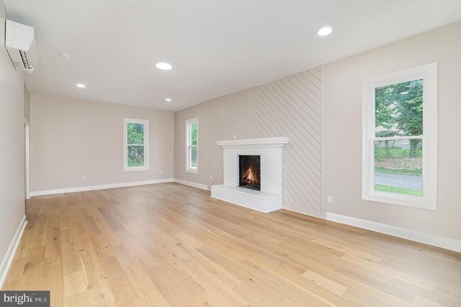 Building Photo - 4910 Earl Dr