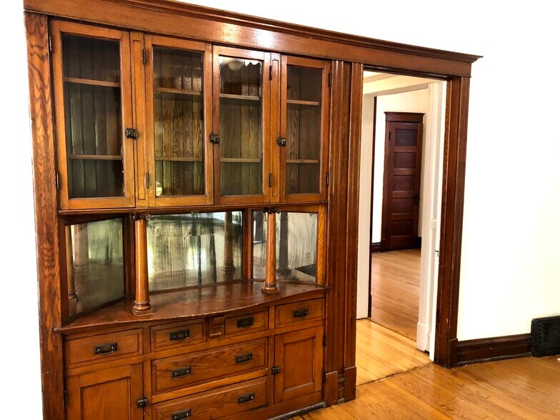 Built in hutch- dining - 1233 W Newport Ave