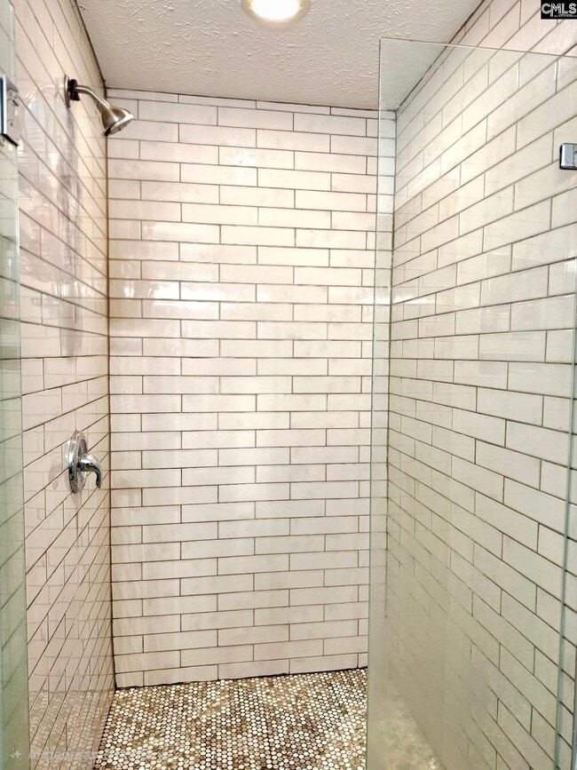 Building Photo - 1906 Leesburg Dr