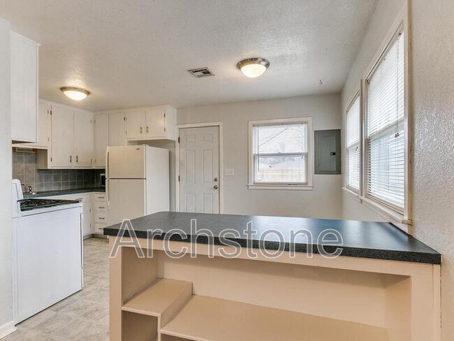 Building Photo - 630 Villa Dr