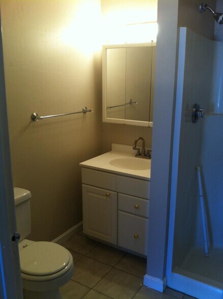 Building Photo - 246 Shaw St