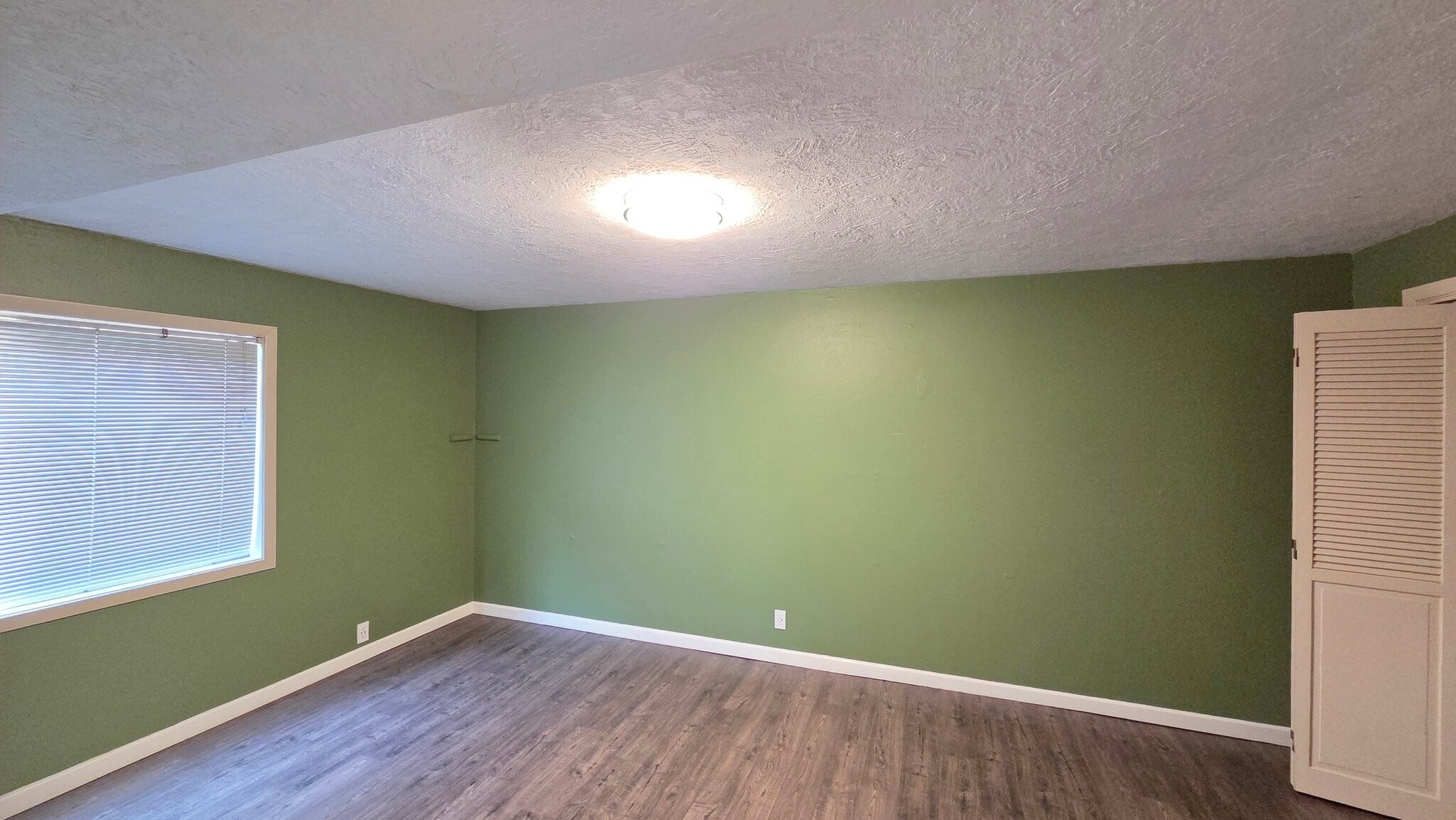 Building Photo - 16932 Greentree Ave