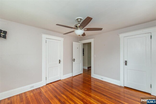 Building Photo - 156 Cedar Ave
