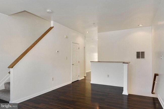 Building Photo - 43 Bank Spring Ct
