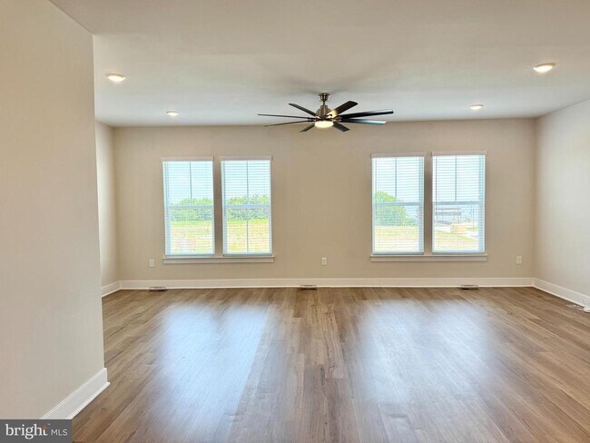 Building Photo - 1745 Riverbluff Ave