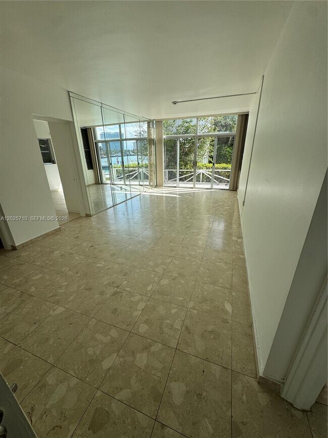 Building Photo - 10281 E Bay Harbor Dr