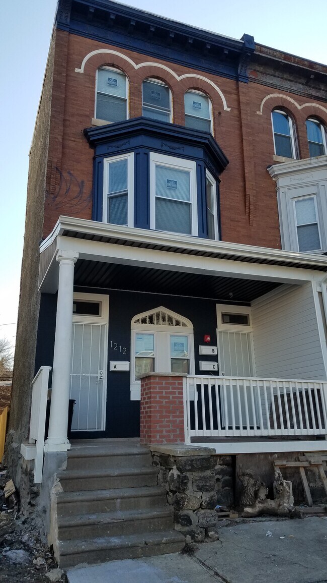 Building Photo - 1212 W Erie Ave