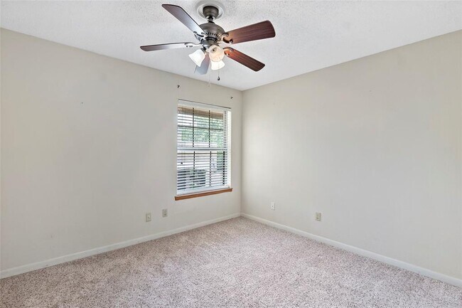 Building Photo - 3122 Camelot Dr