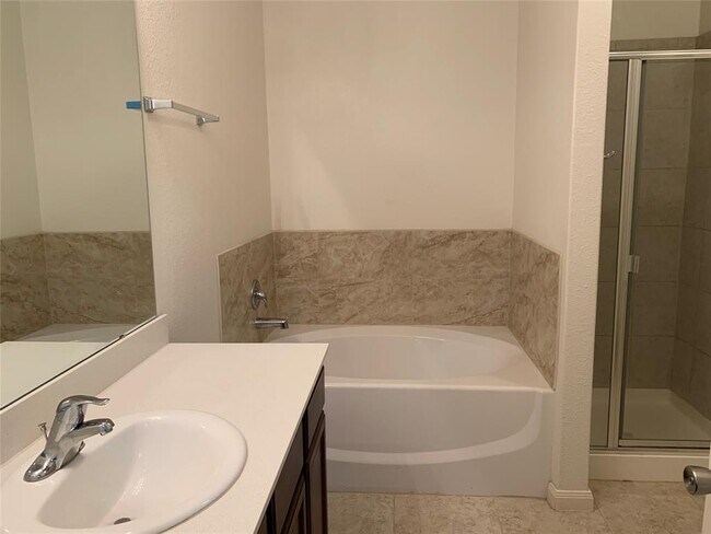 Building Photo - 9425 Bald Cypress St