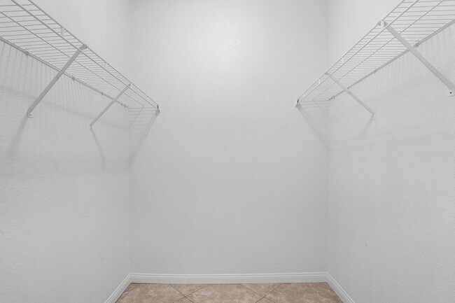 Building Photo - BEAUTIFUL 2 Bedroom Condo near Nellis Airf...
