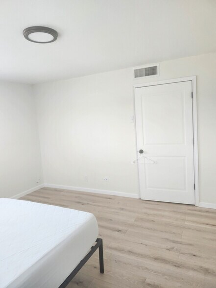 Building Photo - 3825 Roger Joseph Dr