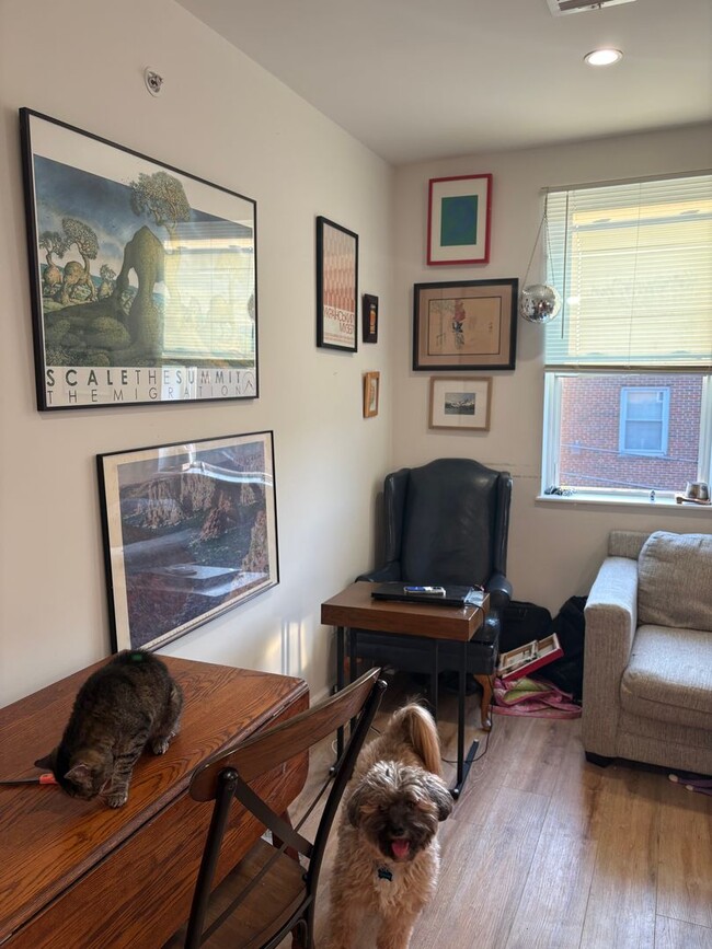 Building Photo - 737 S 4th St