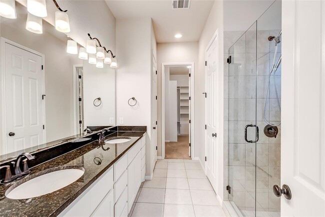 Building Photo - 2916 Zelma Dr