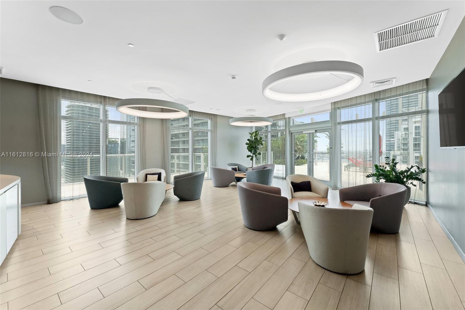 Building Photo - 1100 S Miami Ave