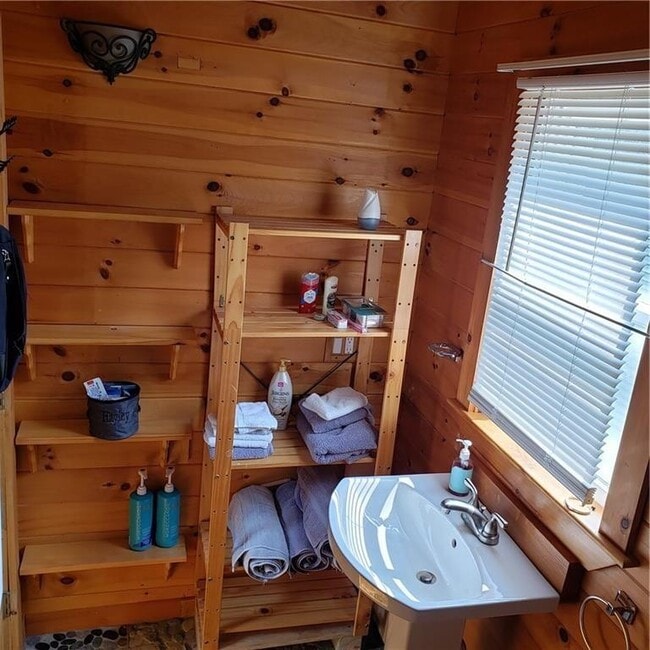 Building Photo - 120 Mill St