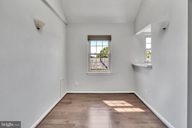 Building Photo - 525 Bashford Ln