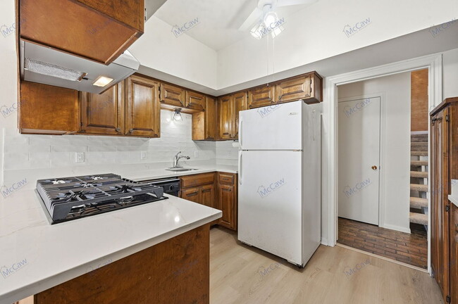 Building Photo - 2024 Heather Brook Dr