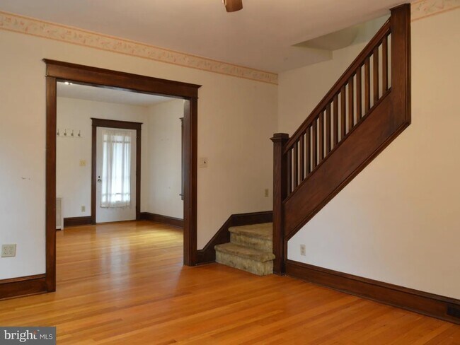 Building Photo - 2203 Fairview Ave