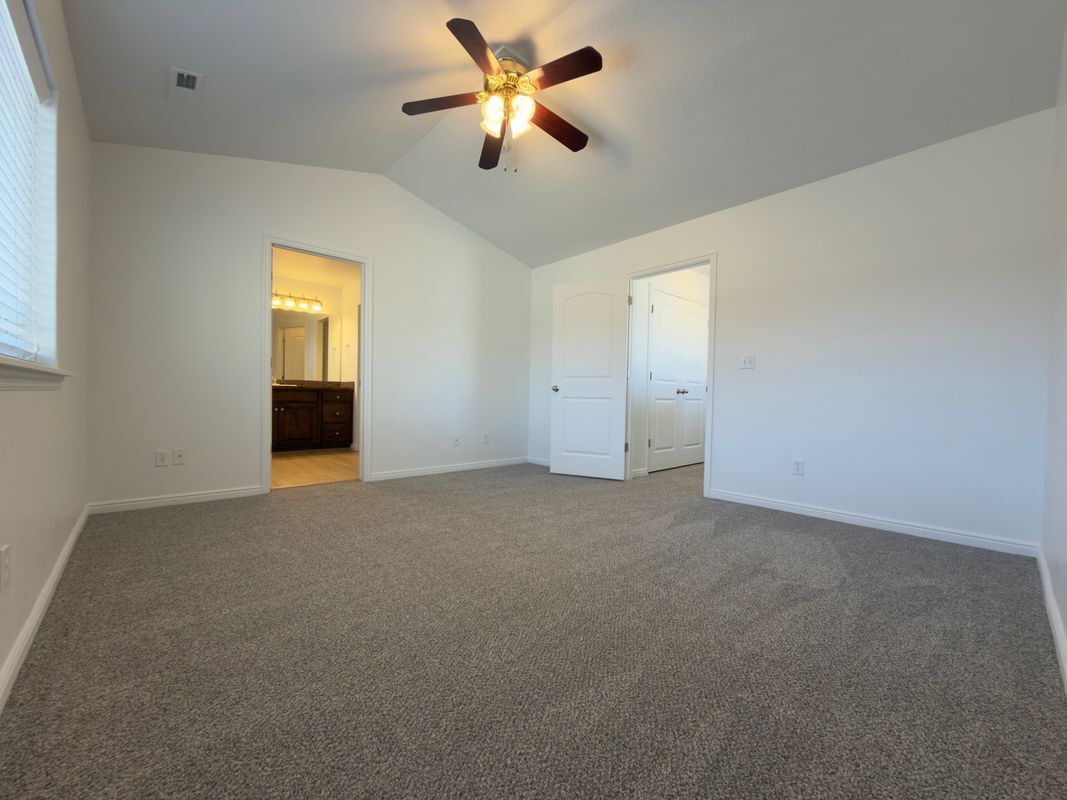 Building Photo - 664 E 110 S