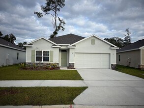 Building Photo - 4 Bedroom 2 Bath Close to Hospitals and Shopping