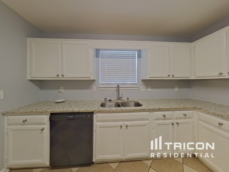 Building Photo - 3539 Oak Leaf Ct