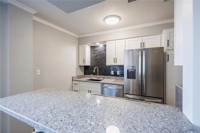 Building Photo - 1000 East Ave