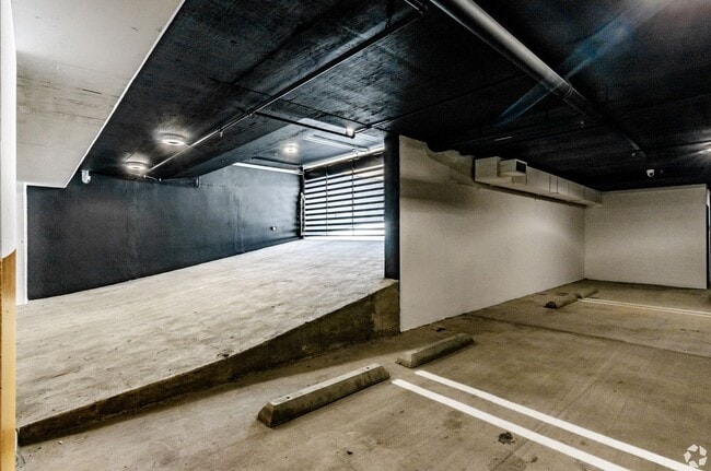 Building Photo - 105 S Doheny Dr