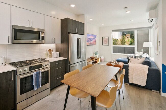 Building Photo - 516 Broadway E