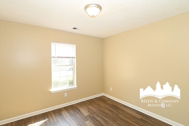 Building Photo - 275 Gracewood St