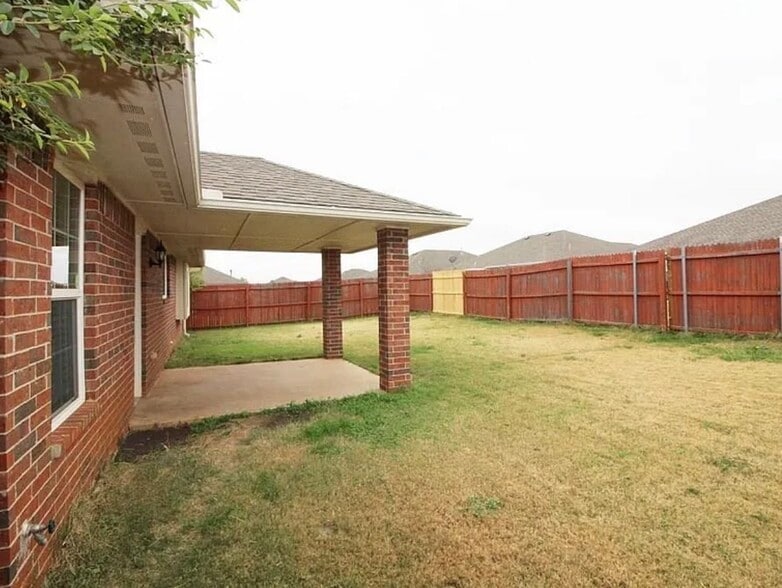 Building Photo - 1009 Harvest Dr