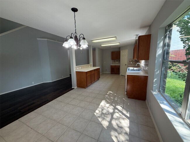 Building Photo - 4822 Russet Trail Ct