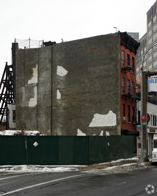 Building Photo - 499 Canal St