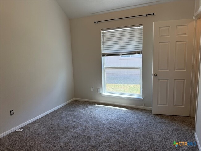 Building Photo - 5811 Alexandria Dr