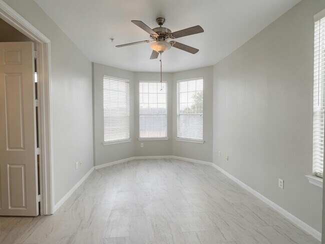 Building Photo - 7575 Kirby Dr
