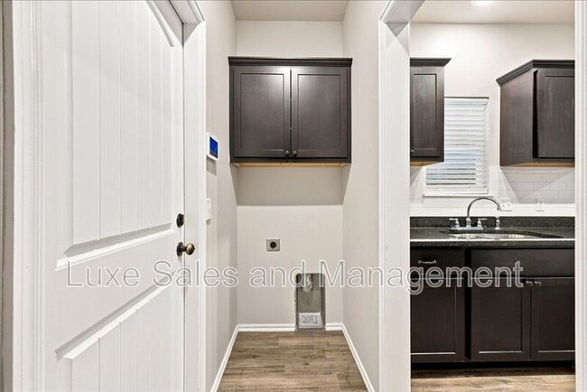 Building Photo - 404 Chalk Hill Ct