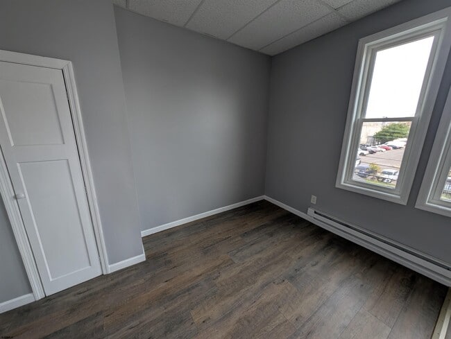 Building Photo - 16 N Iowa Ave