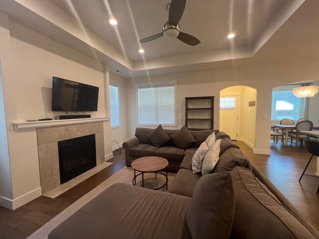 Building Photo - Newer Three bed, 2.5 bath Ashland Home | Available February!