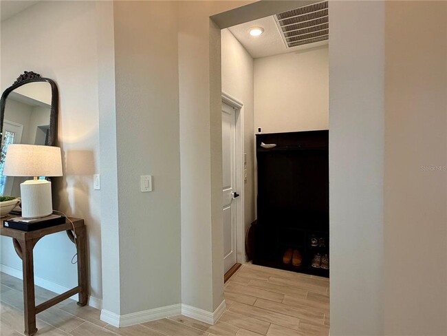 Building Photo - 2679 Ridgetop Ln