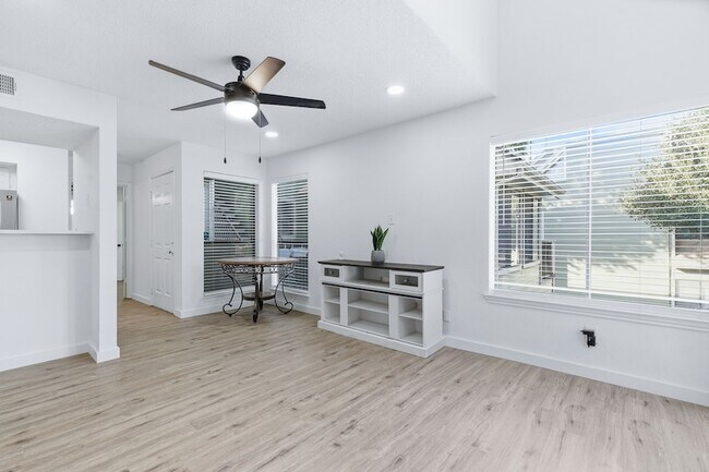 Building Photo - 3101 Sondra Dr