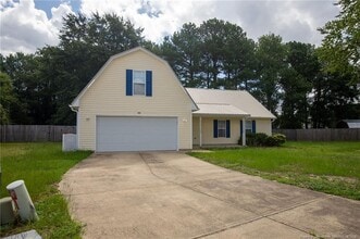 Building Photo - 300 Pageant Ct