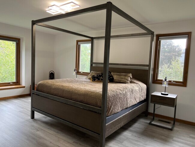 Building Photo - 4907 Pinewood Ct