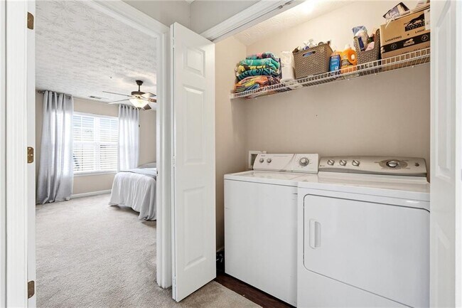 Building Photo - 410 Lantern Ln