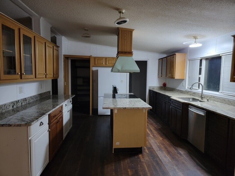 Kitchen - 8936 Turner Dr