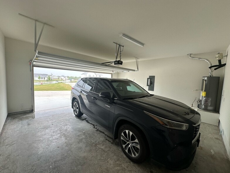 2 car attached garage - 3429 Vista Highlands Ln