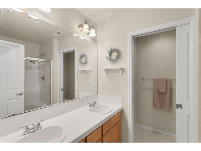 Building Photo - Available 2BD/2.5BATH Townhome in Desirabl...