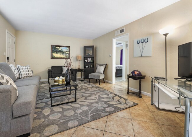 Building Photo - 718 N Floral St