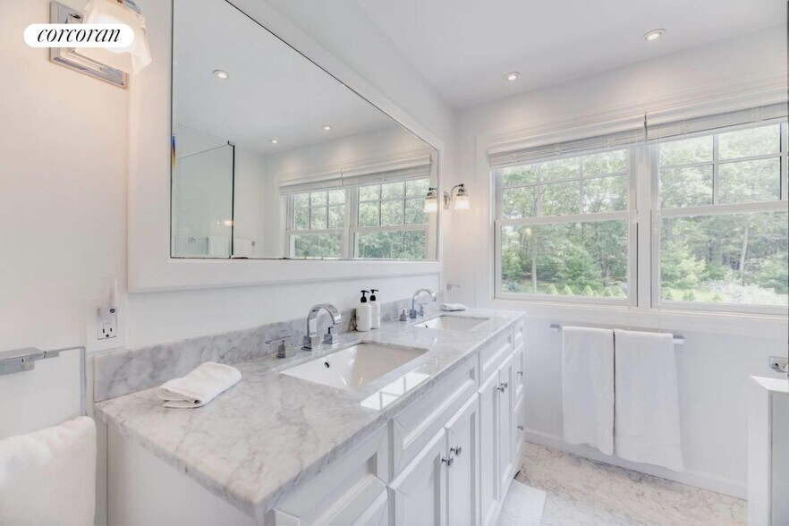 Building Photo - 18 Country Ln