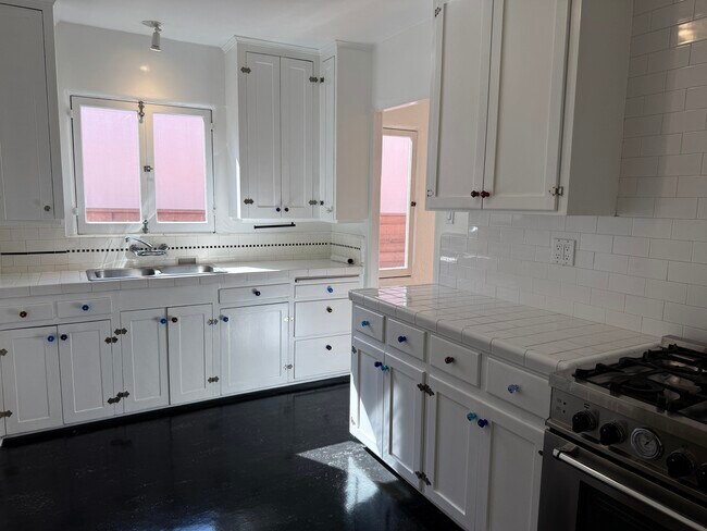 Building Photo - 8714 Rangely Ave